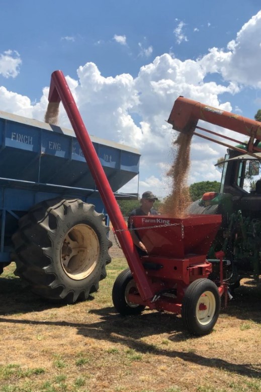 Roller Mill Model 180, Farm King