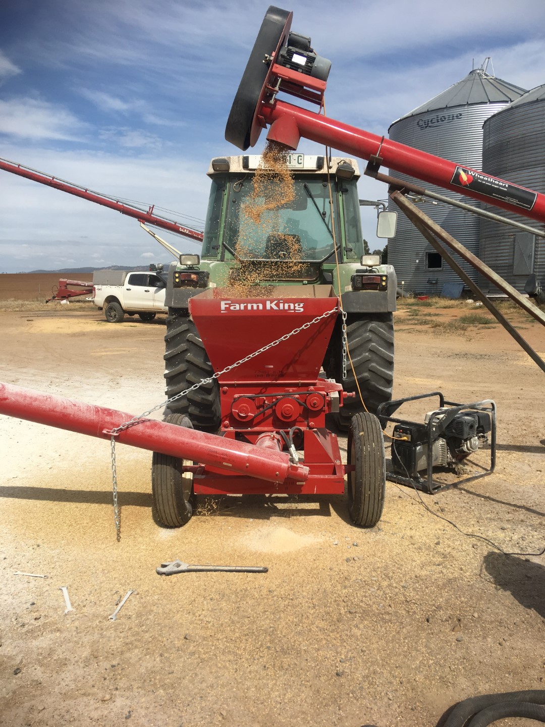 Roller Mill Model 180, Farm King