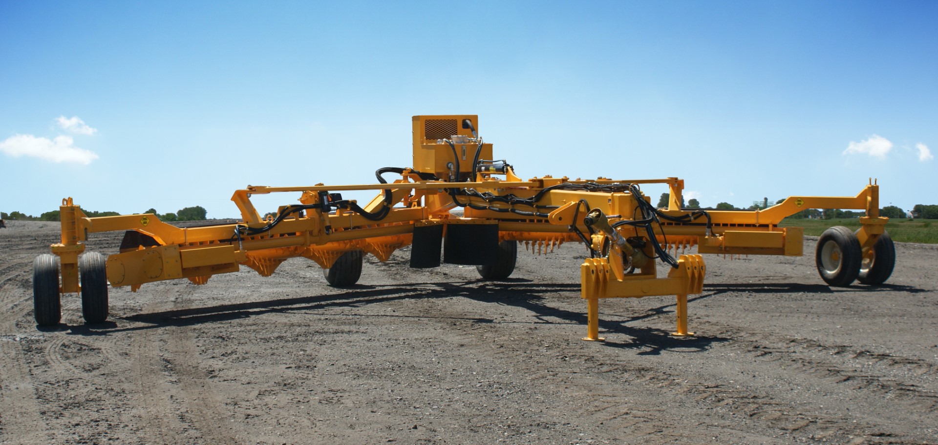 Rock Rake, 30' (Self-Contained Hydraulic)