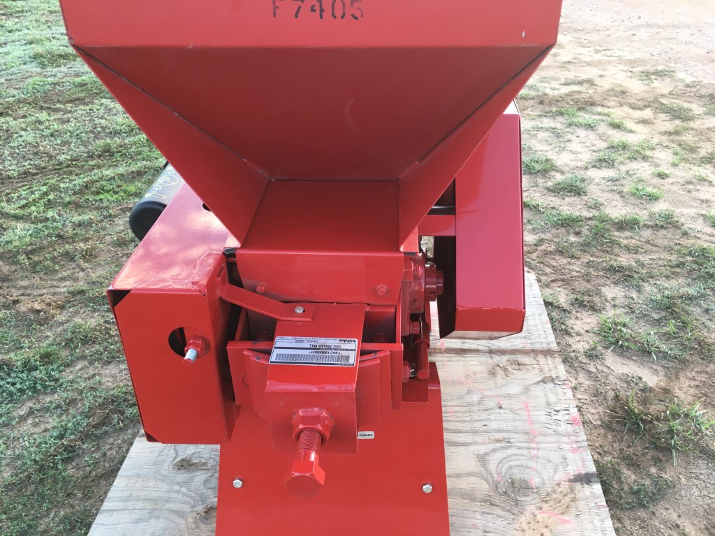Roller Mill Model 85, Farm King