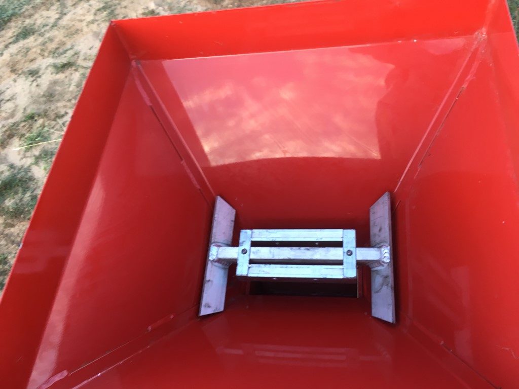 Roller Mill Model 85, Farm King